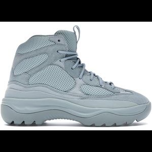 Yeezy Season 7 Desert Boot 'House
Blue'. Unisex